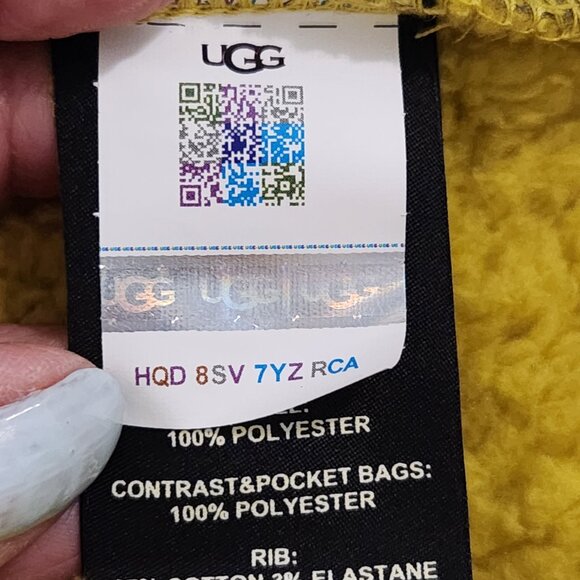 NWT Chartreuse Ugg Camilia Sherpa Shorts Medium - Picture 11 of 14